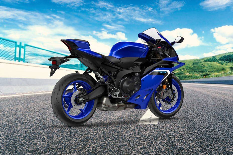 Rear Right View of YZF-R9