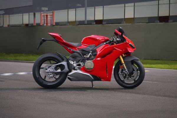 Right Side View of 2025 Panigale V4