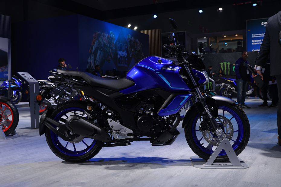 Right Side View of 2025 FZ-S Fi Hybrid