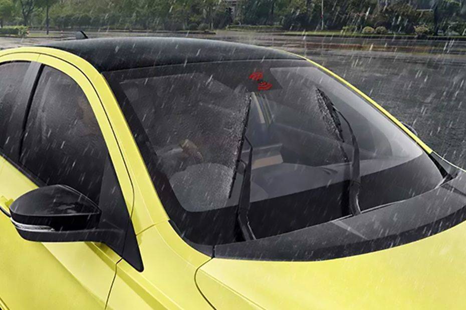 Wiper with full windshield Image of Tiago EV