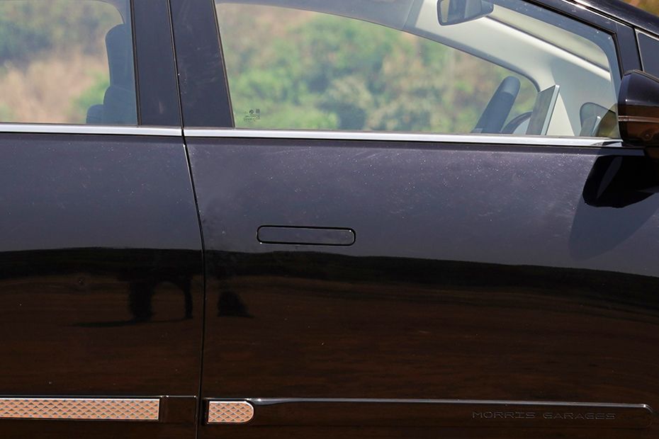 Door handles Image of Windsor EV
