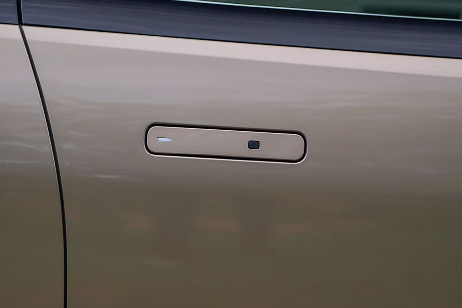 Door handles Image of Altroz