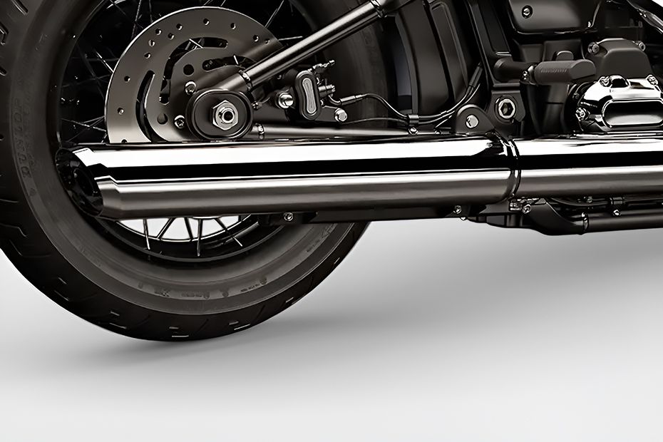 Exhaust View of Street Bob