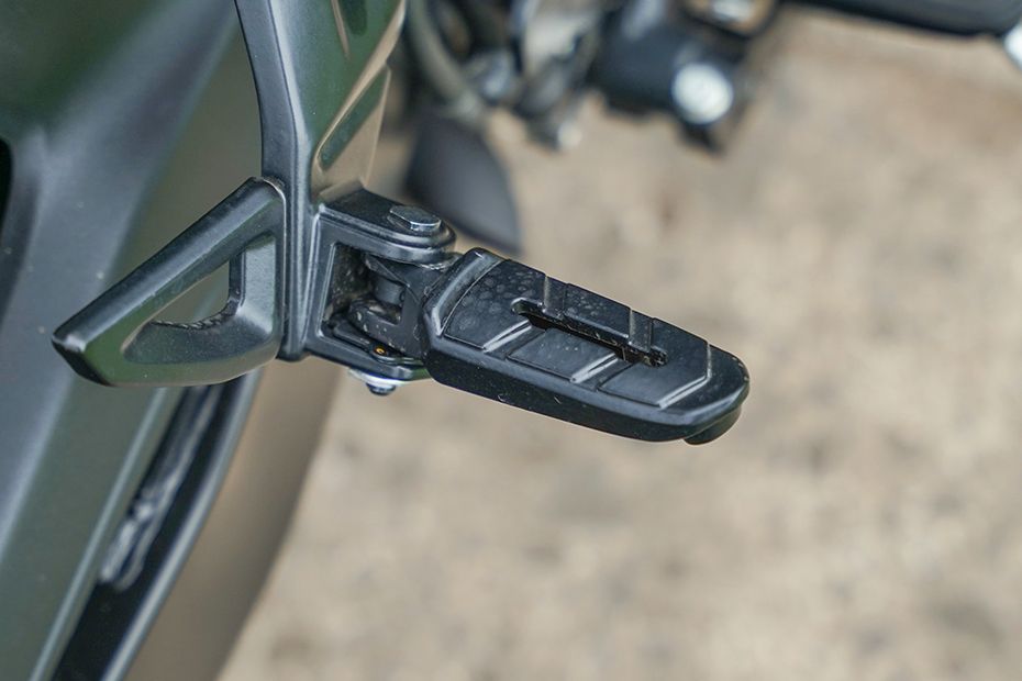 Foot Rest View of Pulsar NS400Z