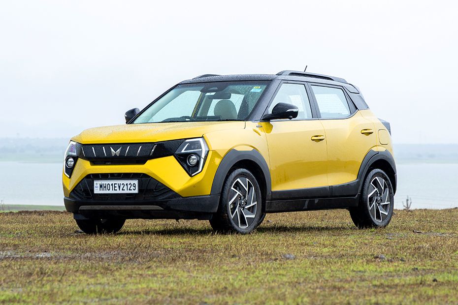 Front 1/4 left Image of XUV 3XO