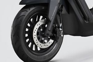 Front Brake View of Tennis 1500