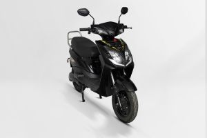 Front Right View of E-Trust 900