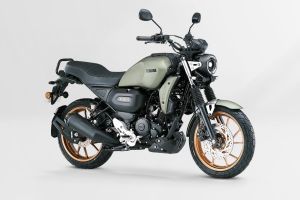 Front Right View of FZ-X Hybrid