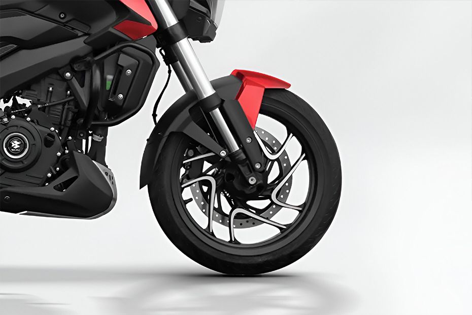 Front Tyre View of Dominar 400