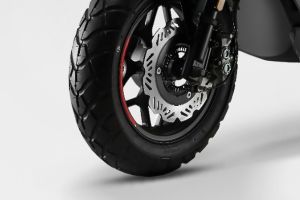 Front Tyre View of Mobster 180