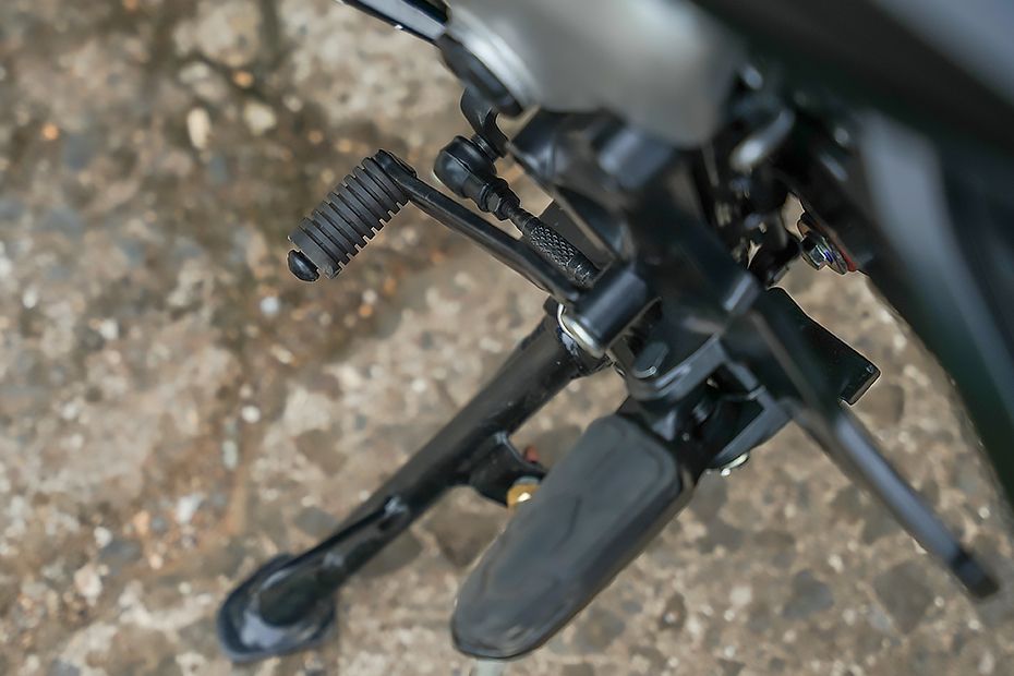 Gear Lever View of Pulsar NS400Z