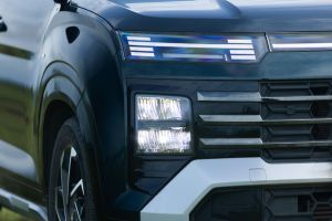 Headlight Image of Alcazar