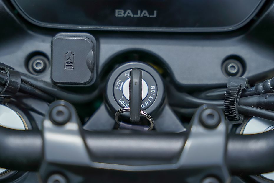 Ignition View of Pulsar NS400Z