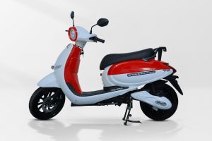 Sokudo Acute vs Vespa ZX - Compare Prices, Specs, Features