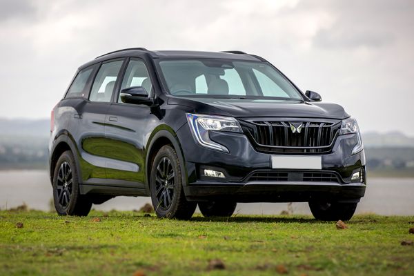 Mahindra XUV700 - best SUV Under ₹25 Lakh