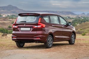 Rear 3/4 Right Image of Ertiga