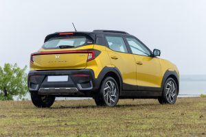 Rear 3/4 Right Image of XUV 3XO