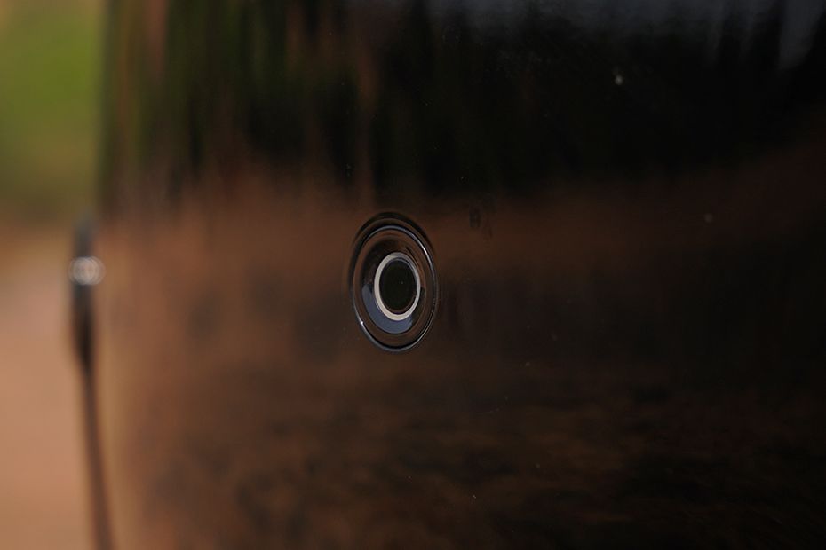 Rear Parking Sensors Top View Image of Windsor EV