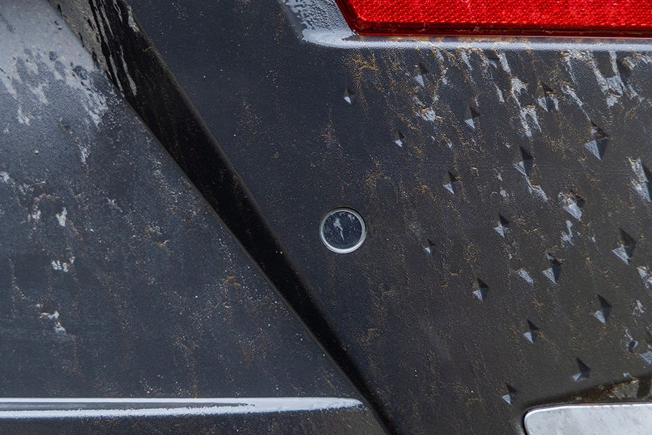 Rear Parking Sensors Top View Image of XUV 3XO