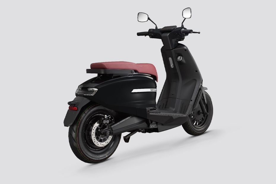 Rear Right View of Tennis 1500