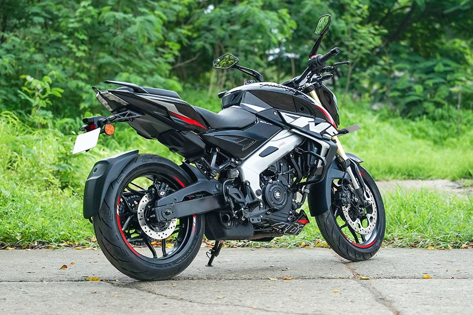 Rear Right View of Pulsar NS400Z