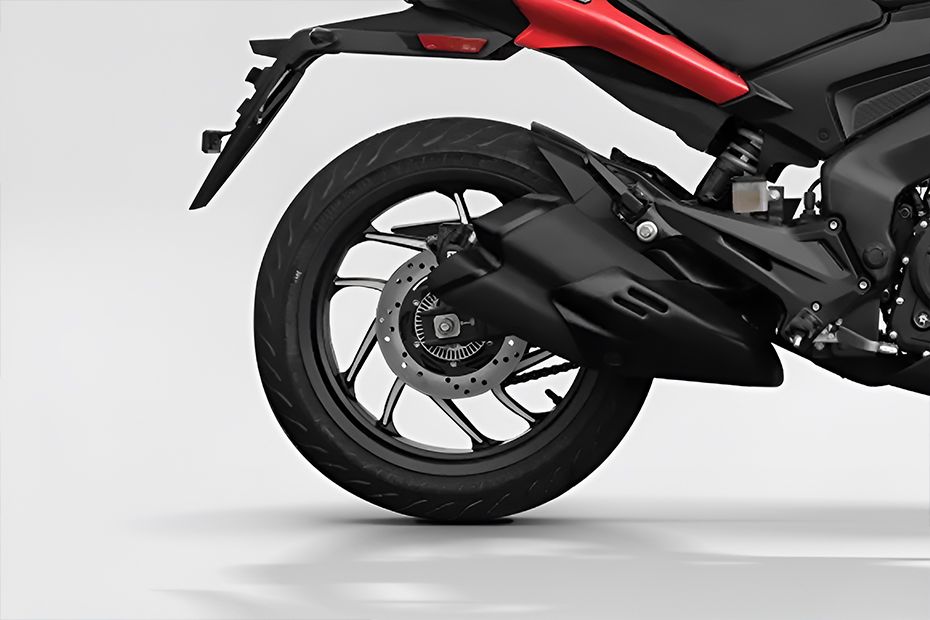 Rear Tyre View of Dominar 400