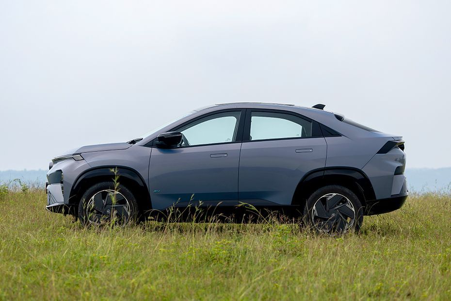 Side view Image of Curvv EV