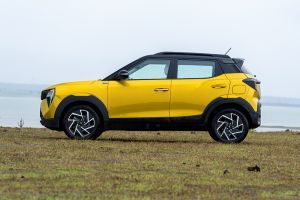 Side view Image of XUV 3XO
