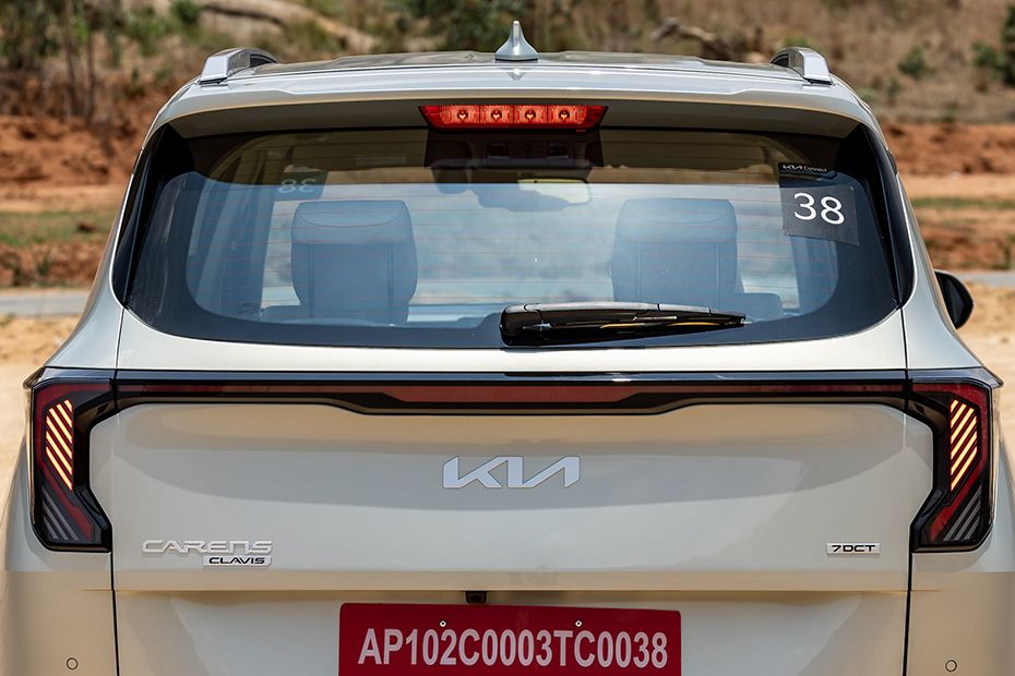 Tail lamp Image of Carens Clavis