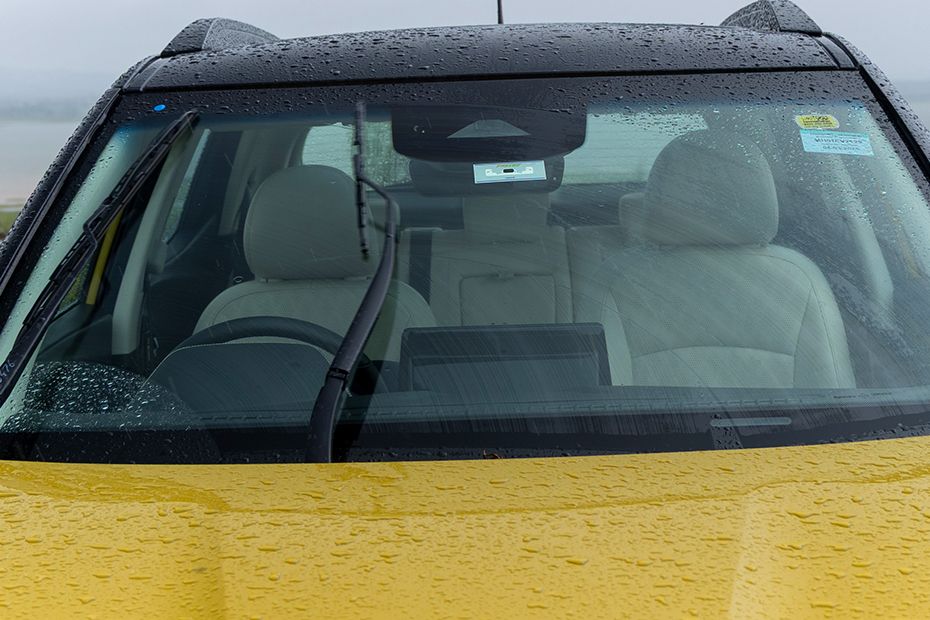 Wiper with full windshield Image of XUV 3XO
