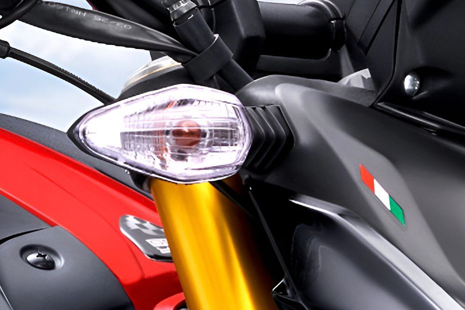 Front Indicator View of 2025 Apache RTR 200 4V