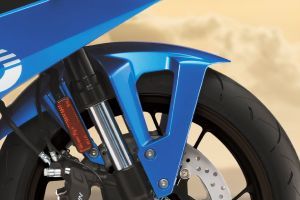 Front Mudguard & Suspension of GSX-8R
