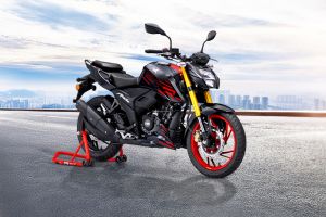 Front Right View of 2025 Apache RTR 200 4V