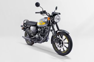 Front Right View of W175