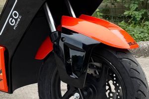 Front Suspension View of Legender