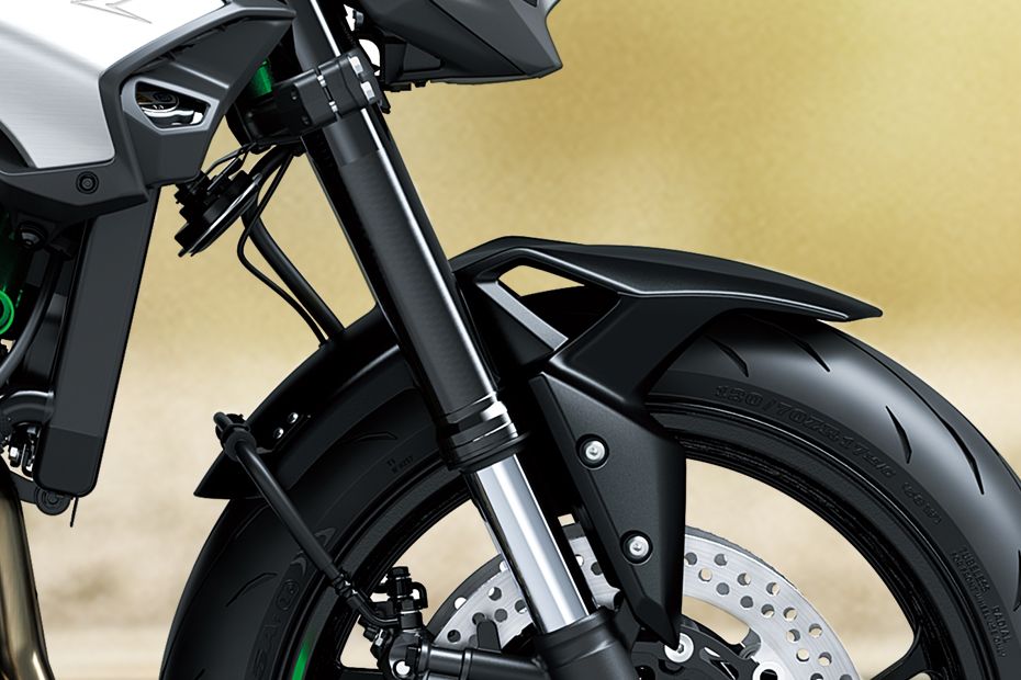 Front Suspension View of Z900