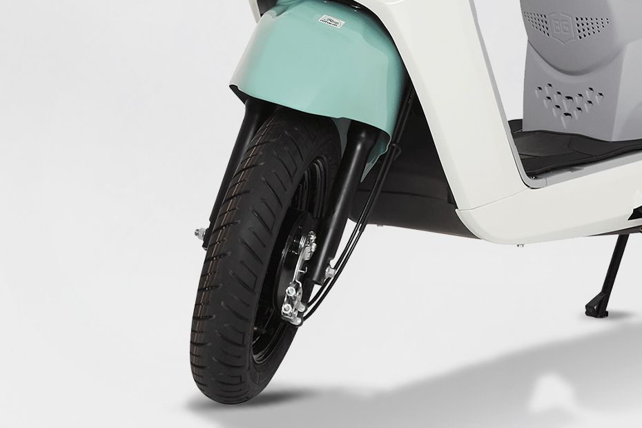 Front Tyre View of Max C12