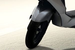 Front Tyre View of Edge