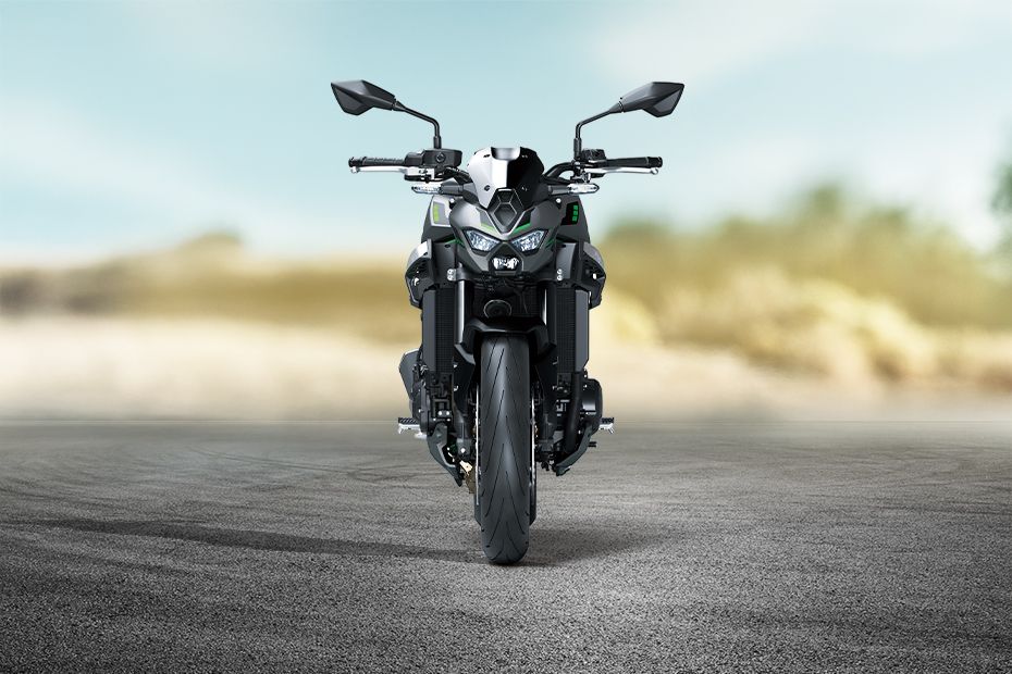 Front View of Z900