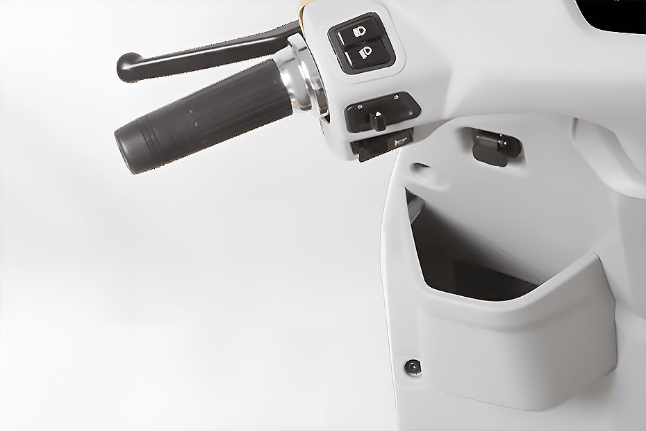 Glove Box of Max C12