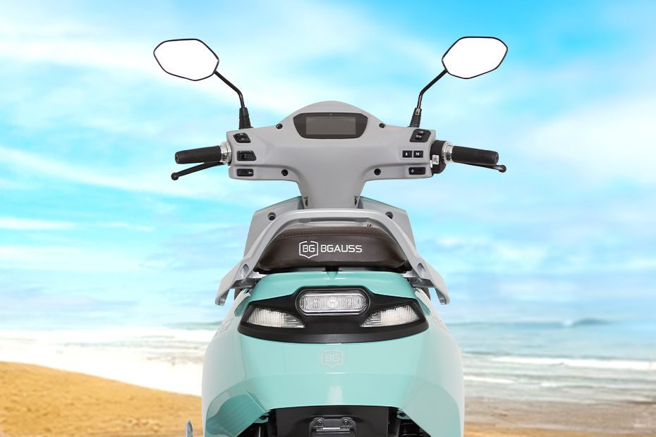 Handle Bar View of Max C12