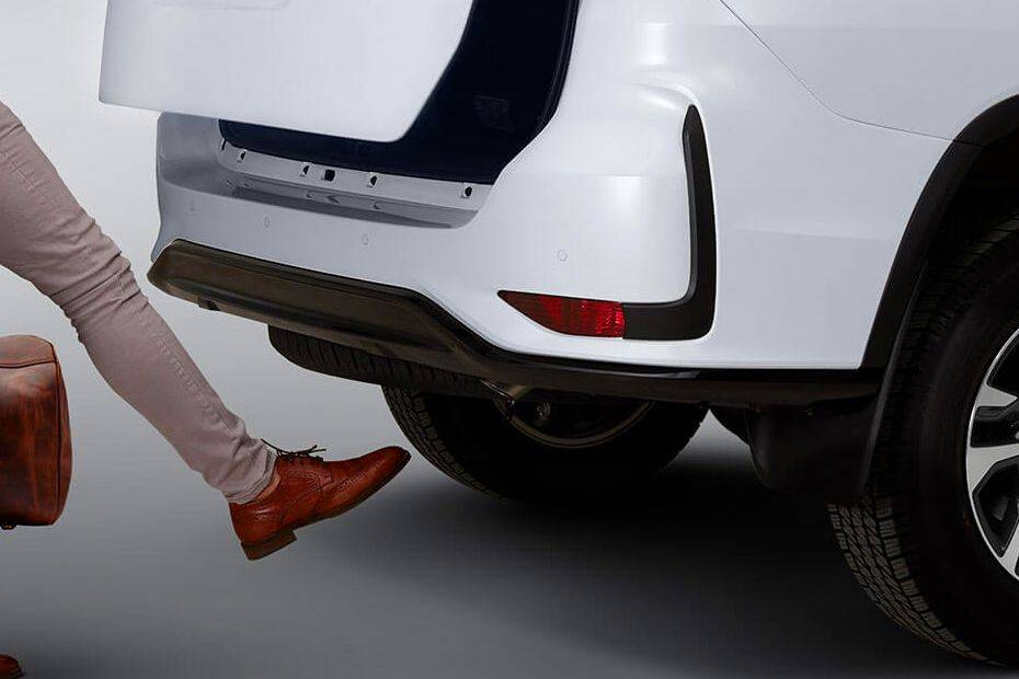Hands Free Boot Release Image of Fortuner Legender
