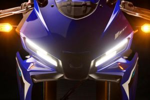 Head Light of 2025 R3