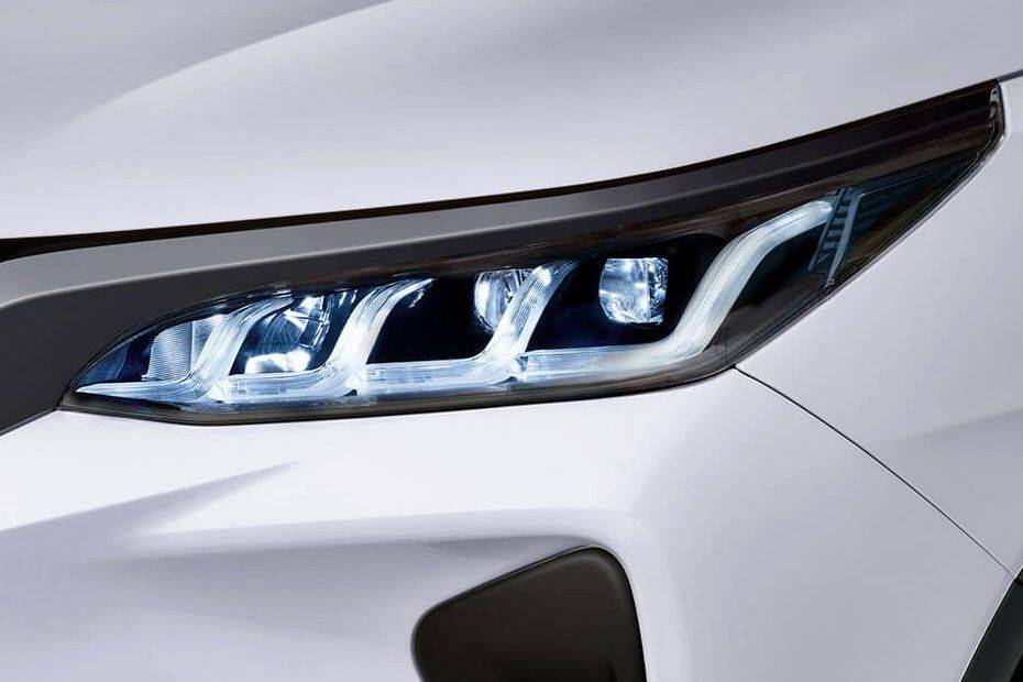 Headlamp Image of Fortuner Legender