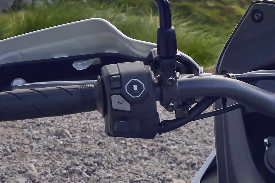 Indicator Controller of 2025 XL750 Transalp
