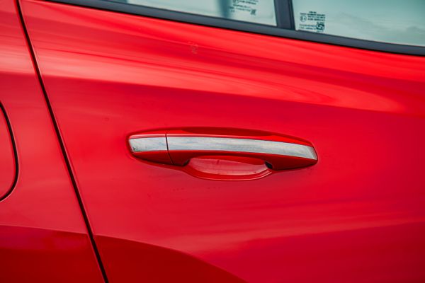 Skoda Kylaq Signature Plus - On Road Price, RTO, Insurance, Features ...