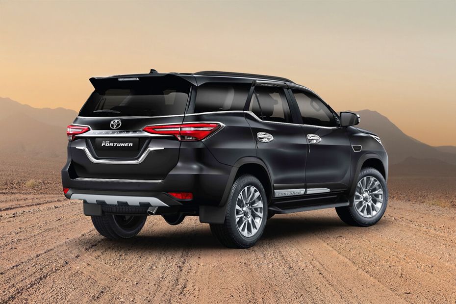 Rear 3/4 Right Image of Fortuner
