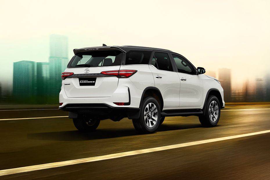Rear 3/4 Right Image of Fortuner Legender
