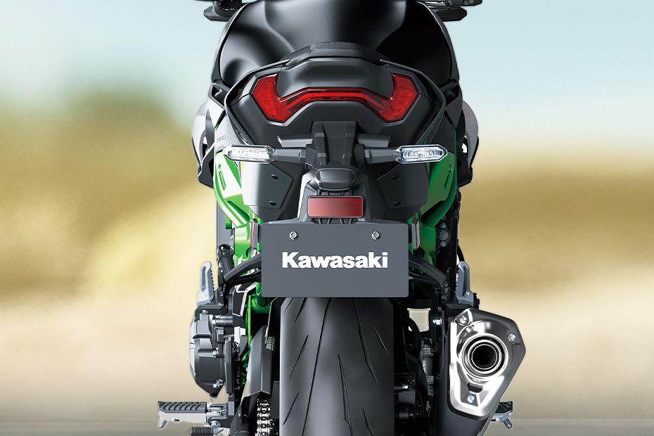 Rear Indicator View of Z900