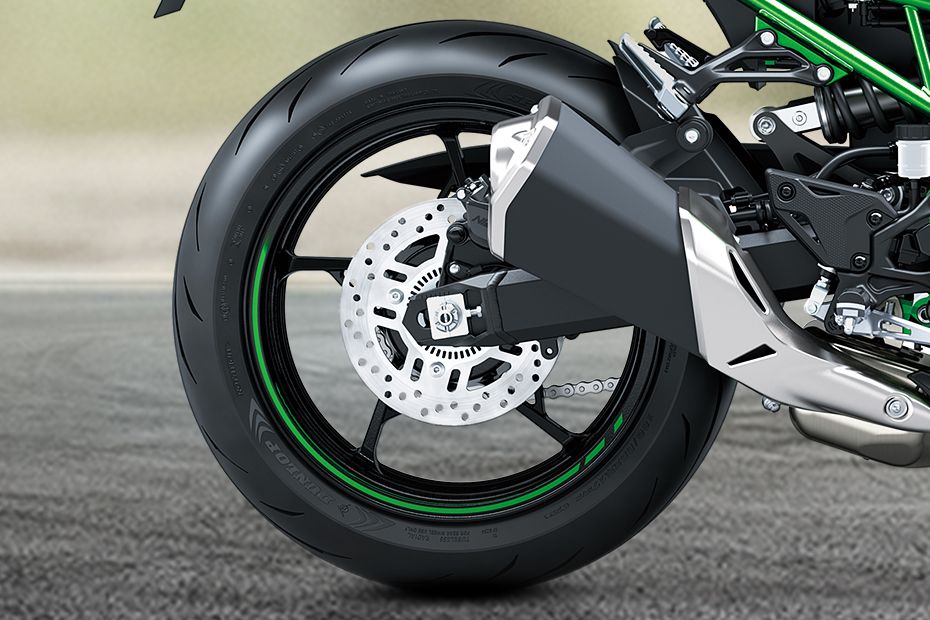 Rear Tyre View of Z900